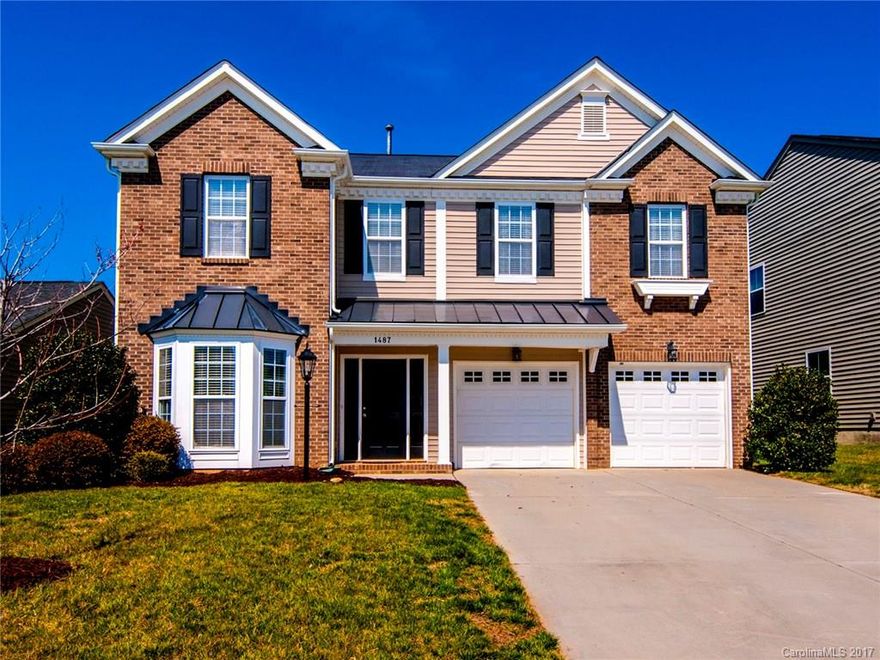 Don't miss out on this cozy, charming home in the very popular Moss Creek! Hardwoods throughout main level! Kitchen complete with island, stainless steel appliances and granite! Huge master bedroom with his & her closets, master bath has dual vanity and separate garden tub & shower. Loft area is perfect for playroom or media room. Fenced in, flat backyard! All this plus a very desirable community pool, tennis courts, fitness center, walking trials and A rated schools!