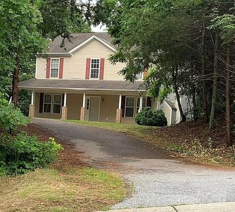 907 Gleason Street Arden NC 28704