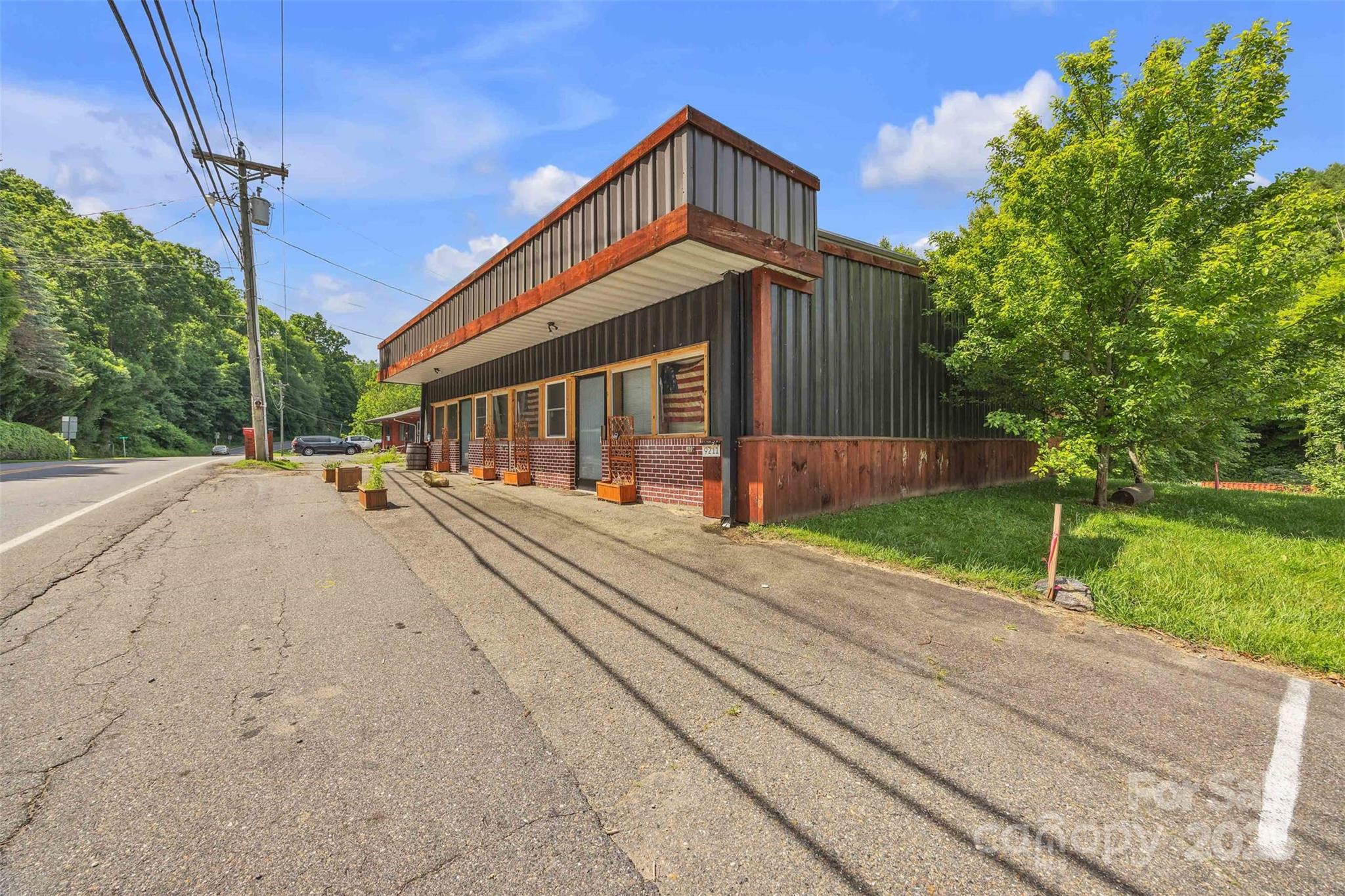 9211 NC HWY 194 Highway N