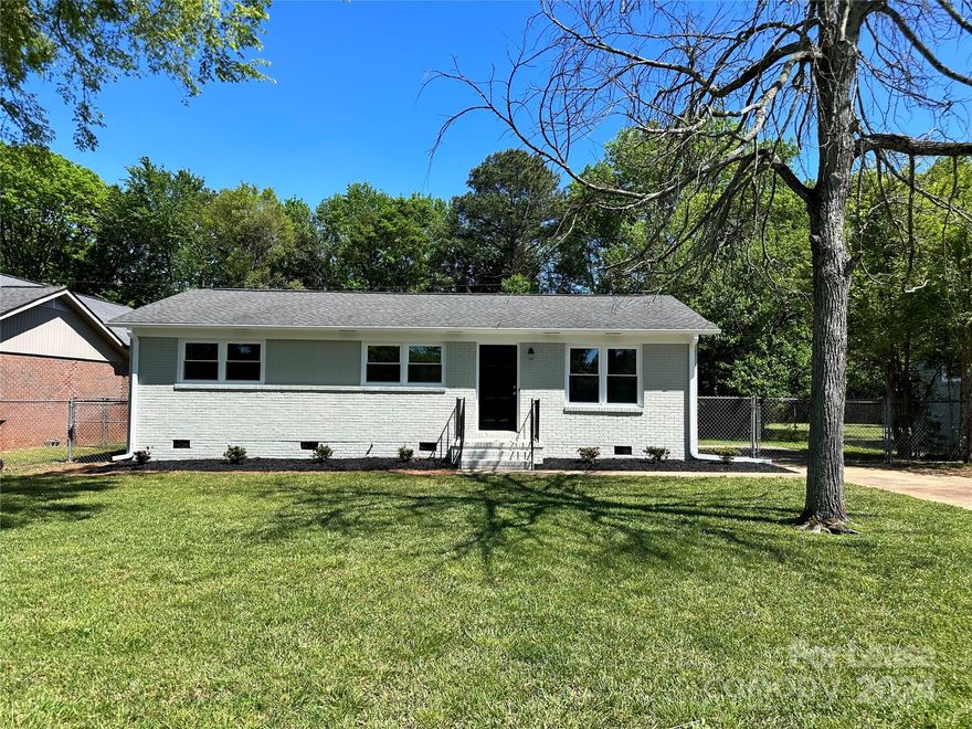 Nice Brick Home Located in the Darlington Heights Subdivision in Rock Hill, SC, recently renovated 3 Bedrooms, 1 Bathroom, Living Room with Hardwood Floors, Eat in Kitchen with Range & Refrigerator. Laundry Area off of Kitchen.
No Smoking/No Vaping. Call Owner for All Pet Permission. Maximum Occupants 5.
Home is currently occupied. Viewing appointments will only be scheduled with approved applicants. Approximate availability date is 1 week from signed lease agreement. (This date is not guaranteed and subject to change.)