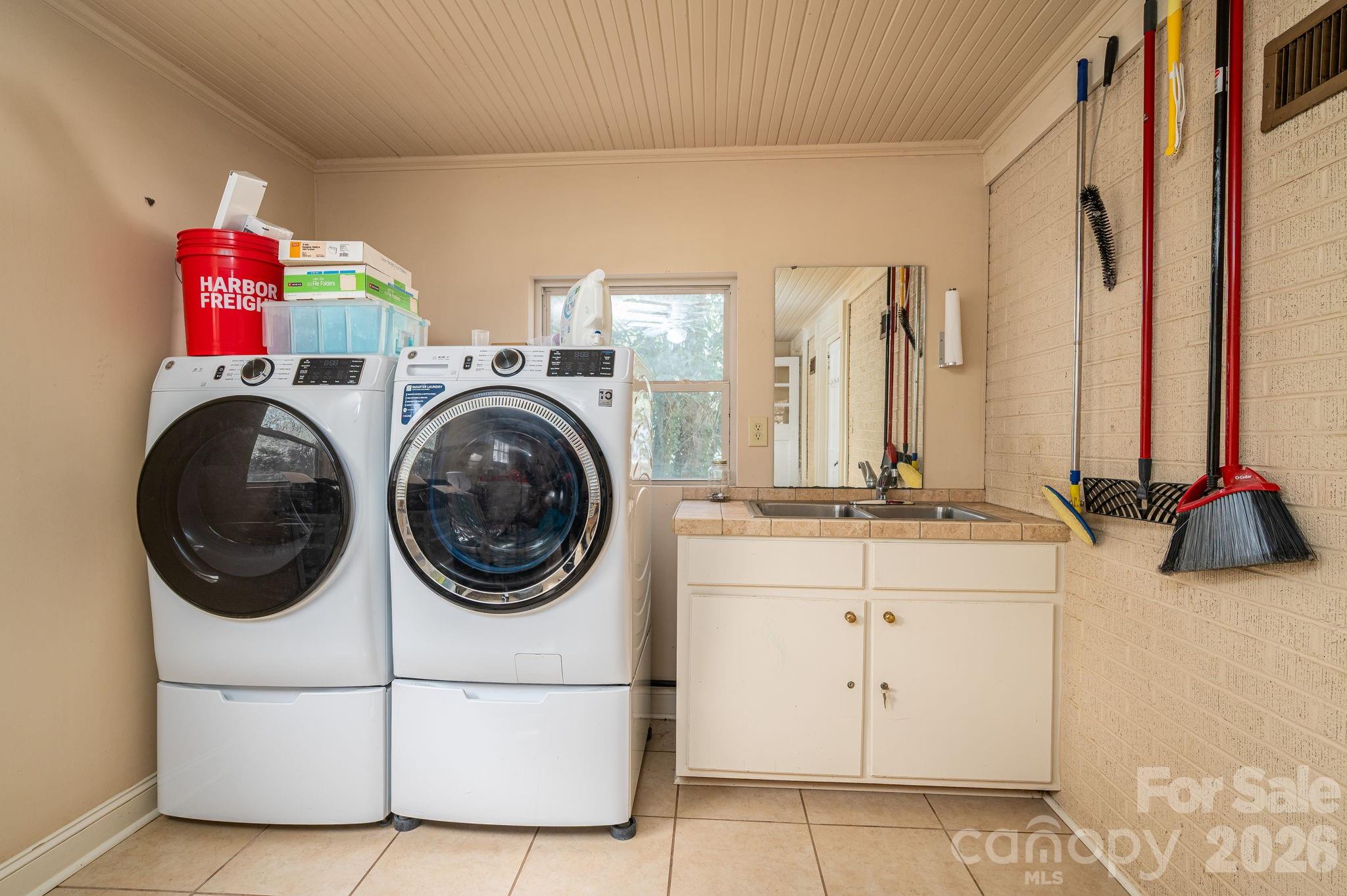 Houser Pines - Residential