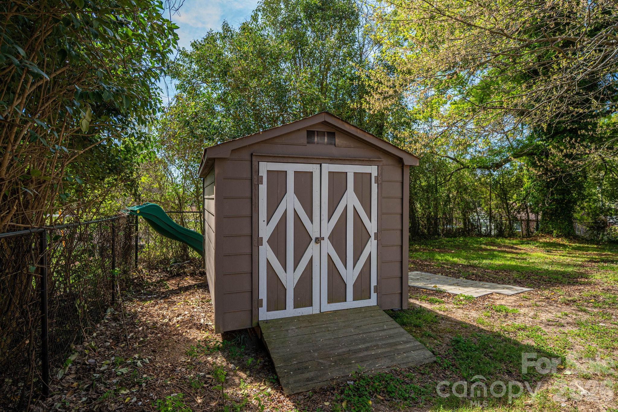 Houser Pines - Residential