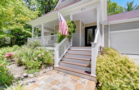 Photo of 305 E High Point Lane, Hendersonville, NC 28791 (MLS # 4264102)