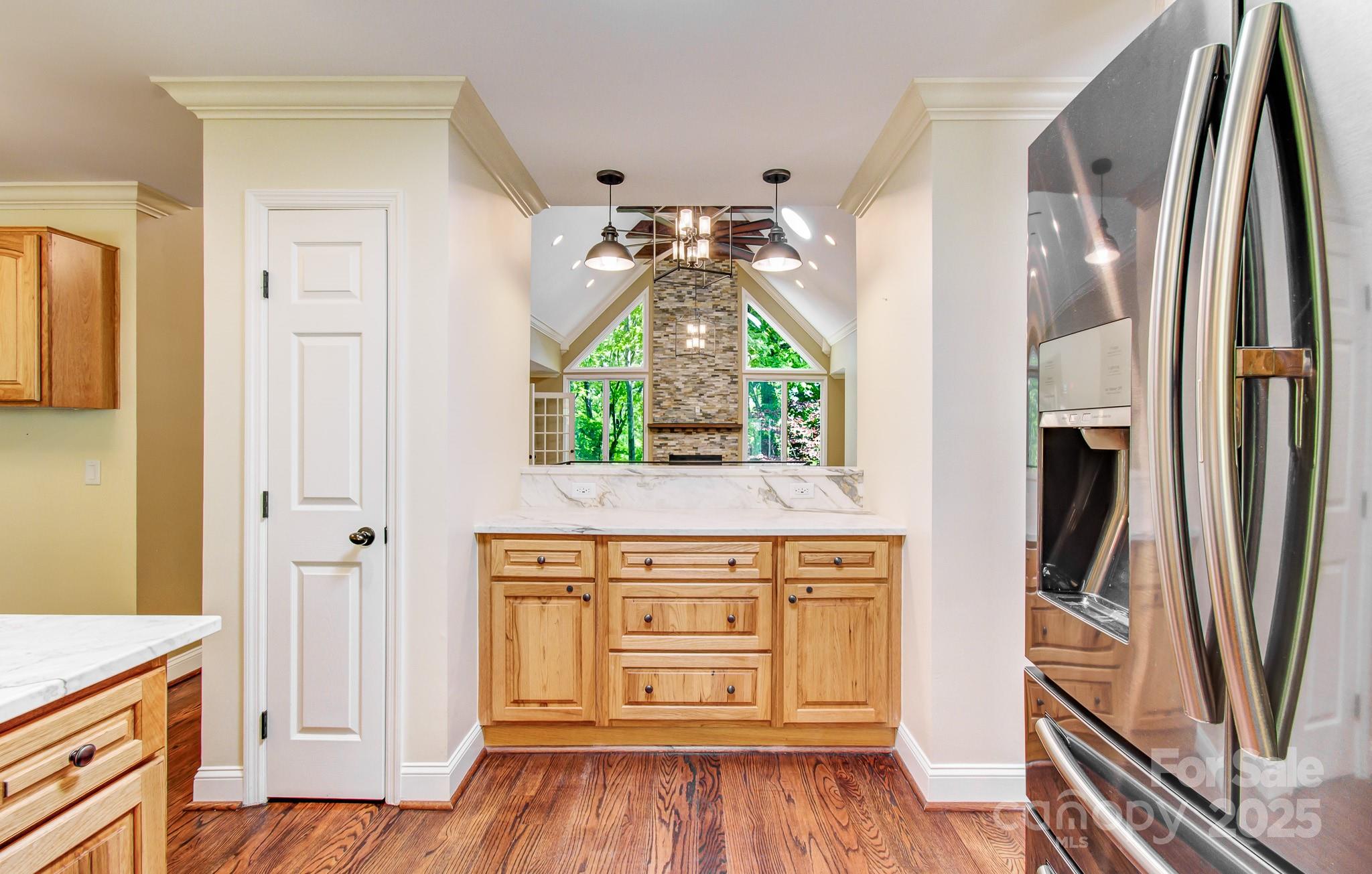 305 E High Point Lane