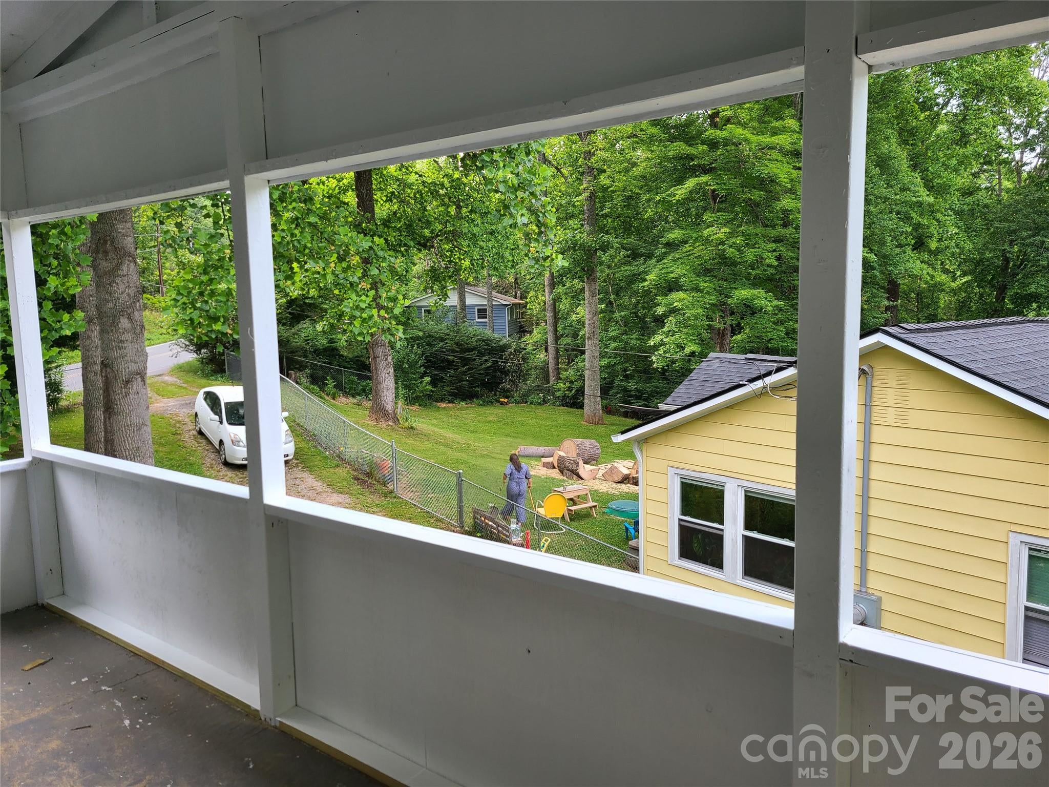 822 Azalea Avenue