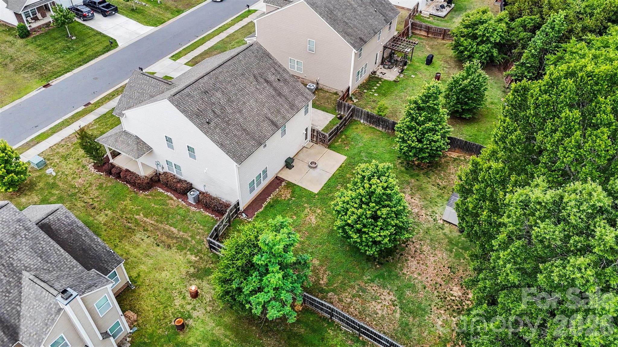 Ellis Pond - Residential