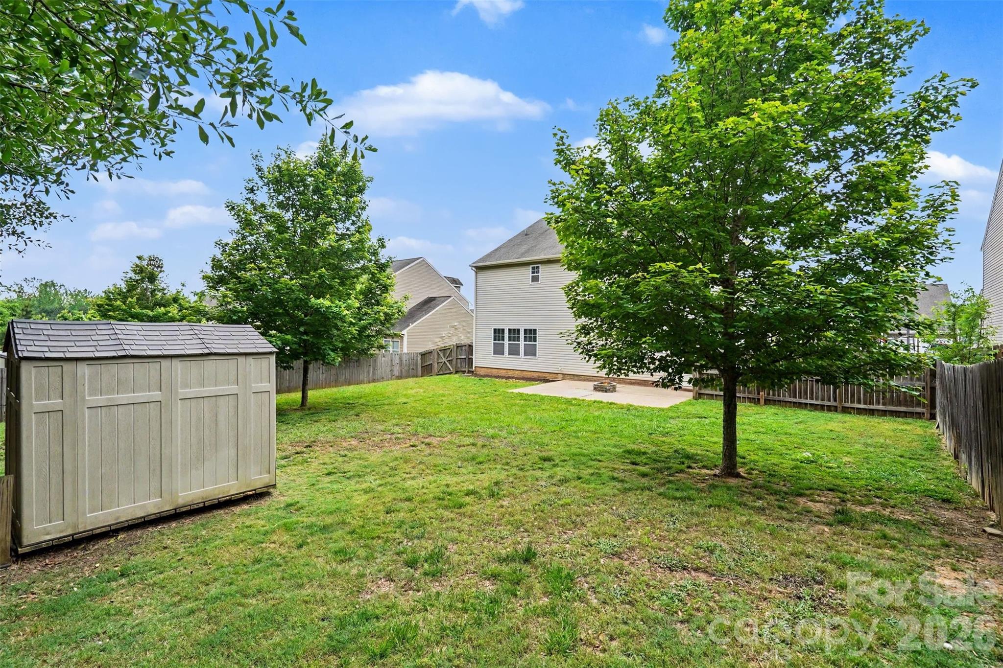 Ellis Pond - Residential
