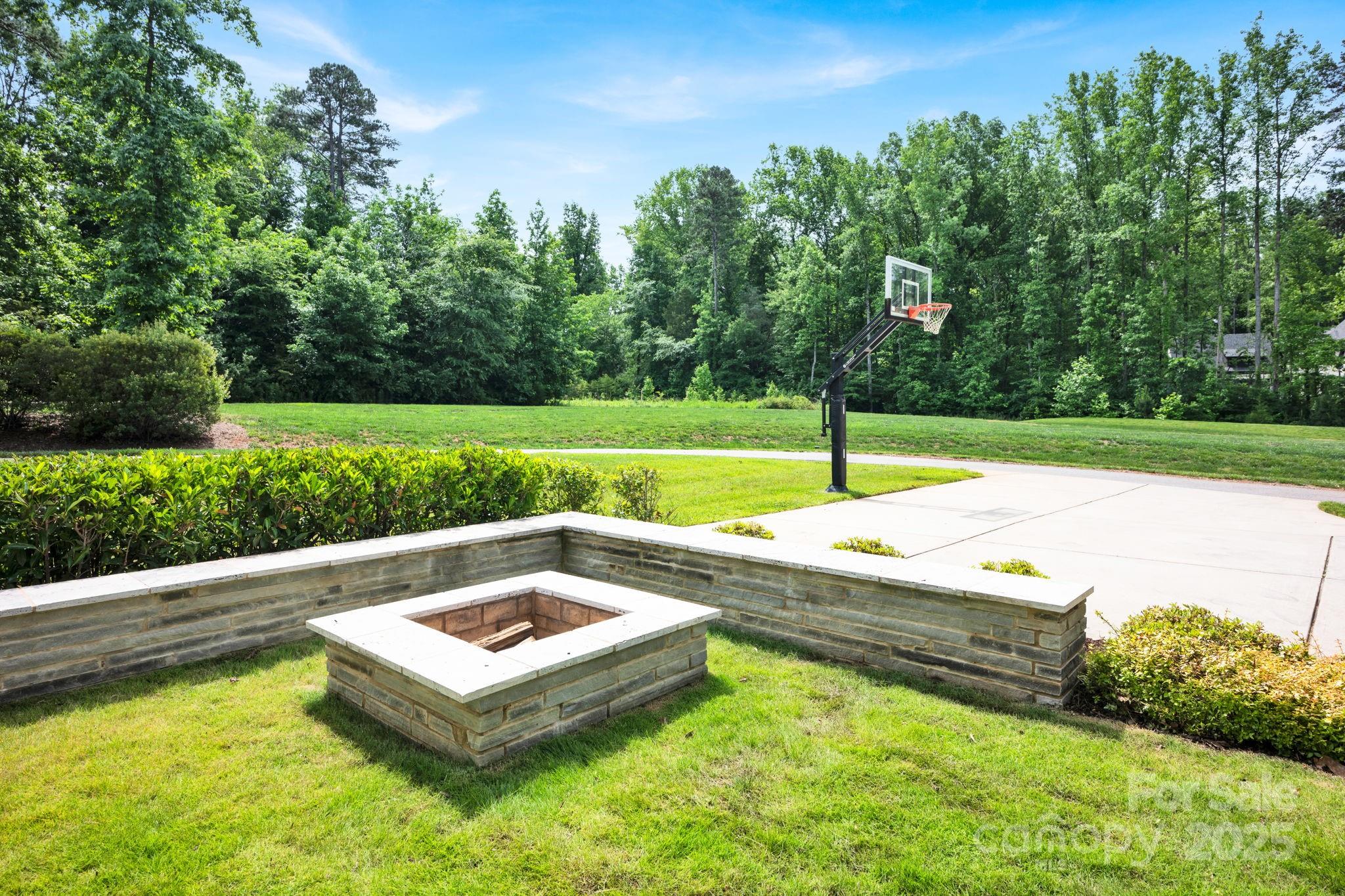 Narrow Passage - Residential