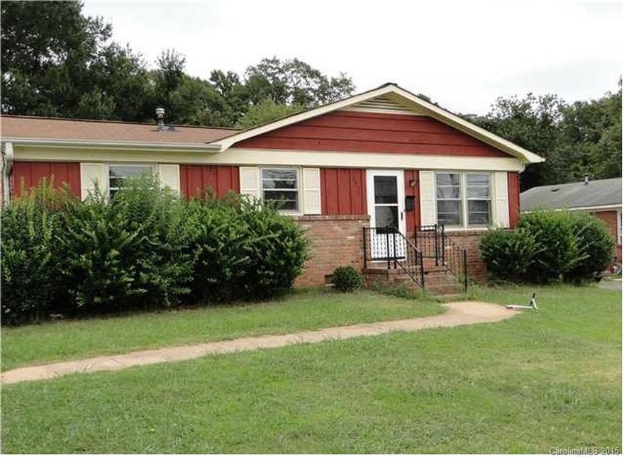 Well maintained duplex in growing Starmount community.  Income producing property with stable, long-term tenants at below market rent.  Room for growth.