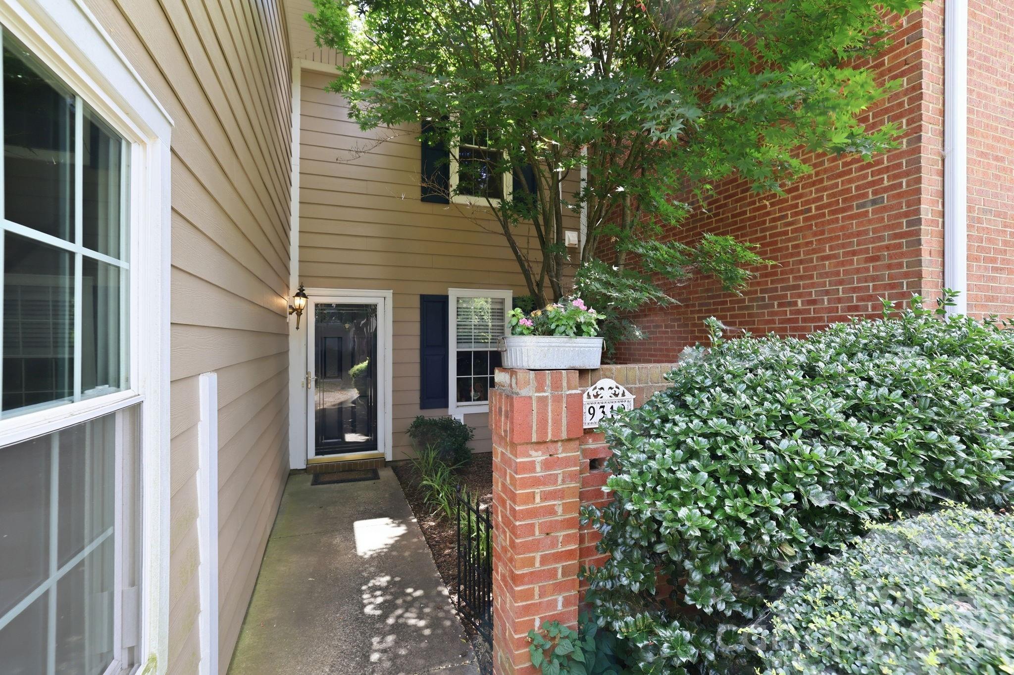 9319 S Vicksburg Park Court