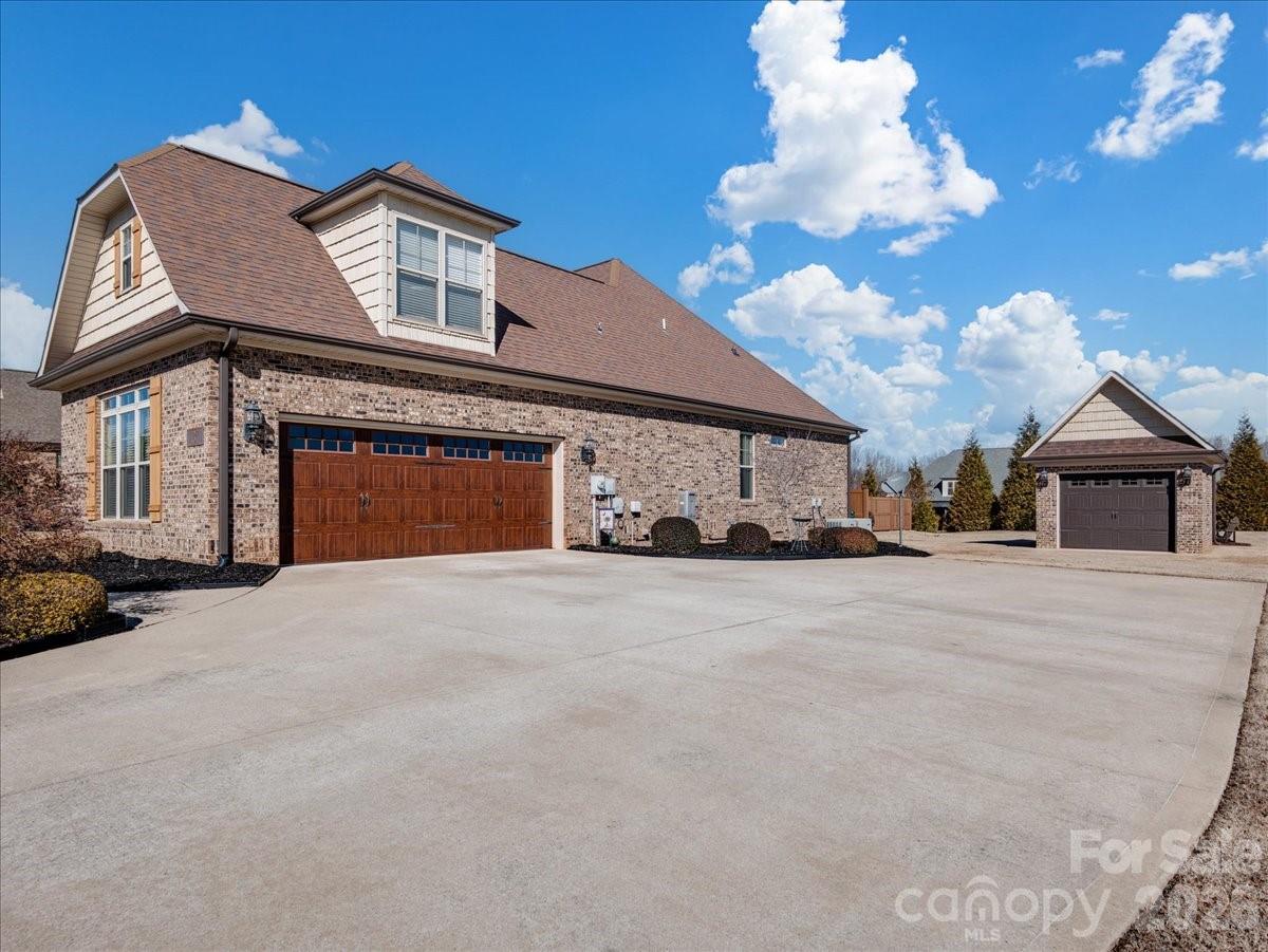 The Crossing at Cherokee National - Residential