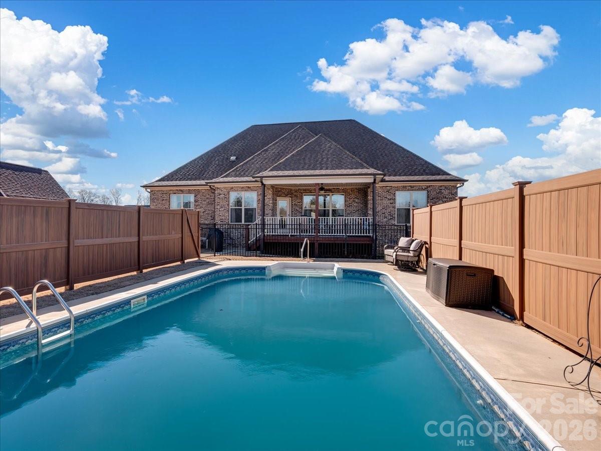 The Crossing at Cherokee National - Residential