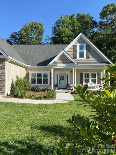 Photo of 2109 6th Street NW, Hickory, NC 28601 (MLS # 4378669)