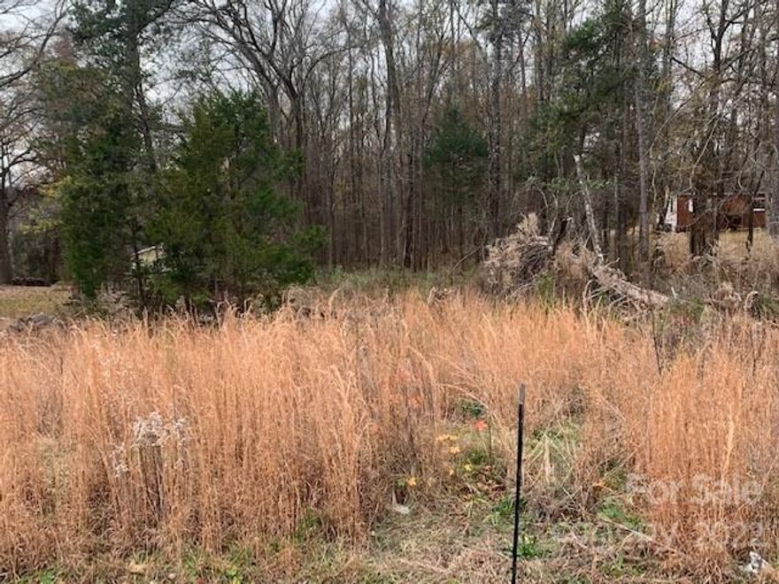 Bring your own builder to this 1.4+/- Acres. Property is located in York County just outside of the Town of Fort Mill and all it has to offer. Easy access to the Fort Mill Bypass and interstate I-77.