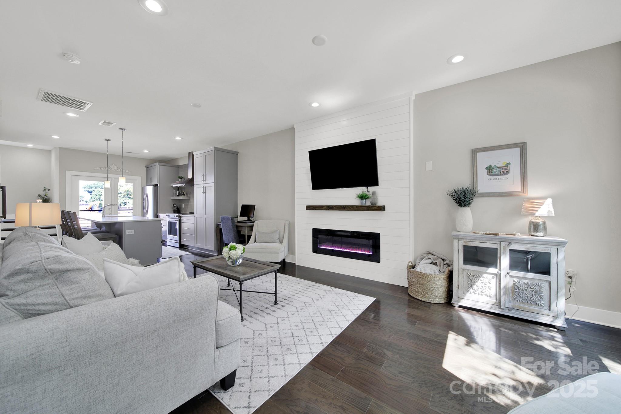 2844 Youngblood Street