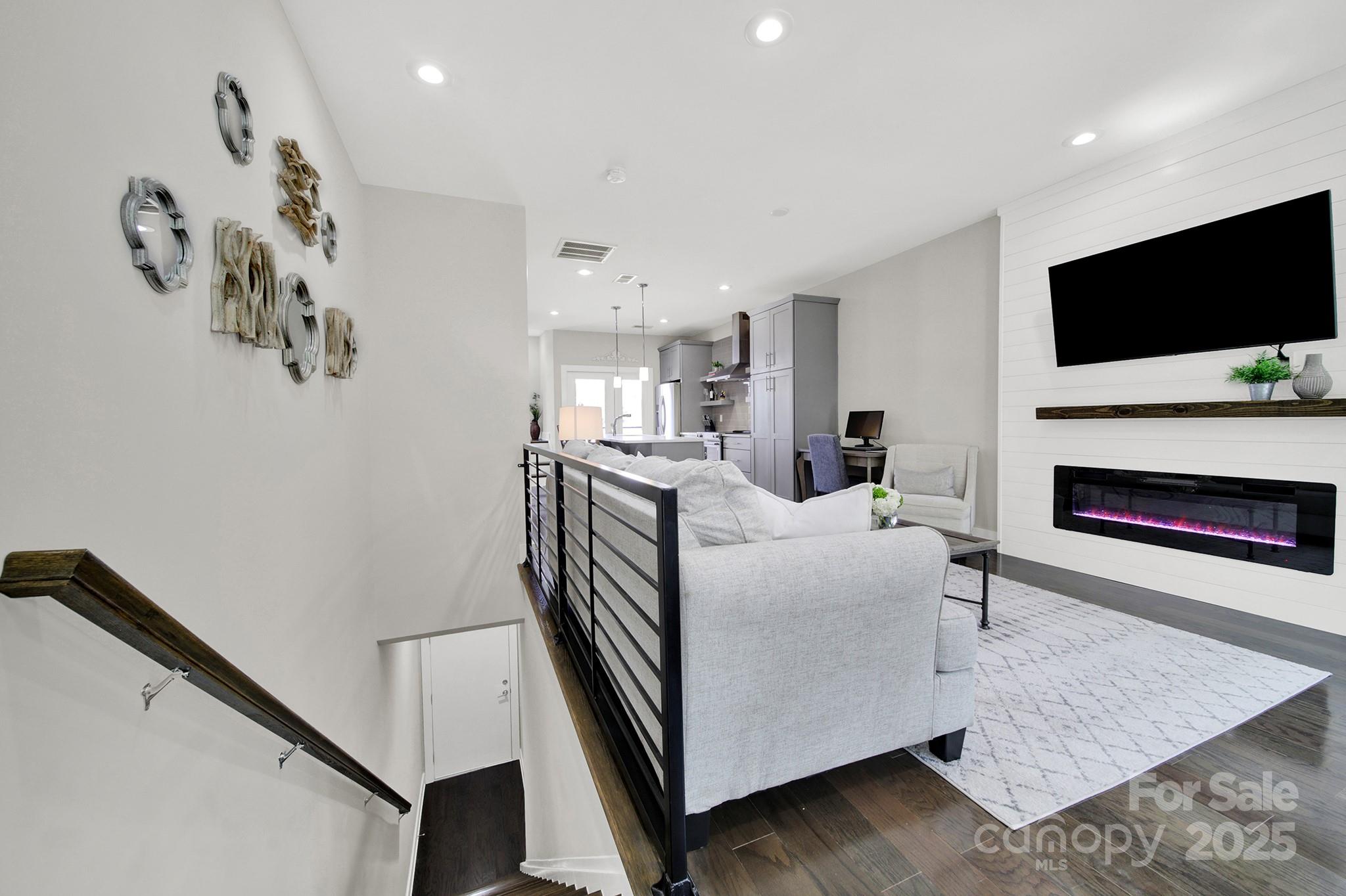 2844 Youngblood Street