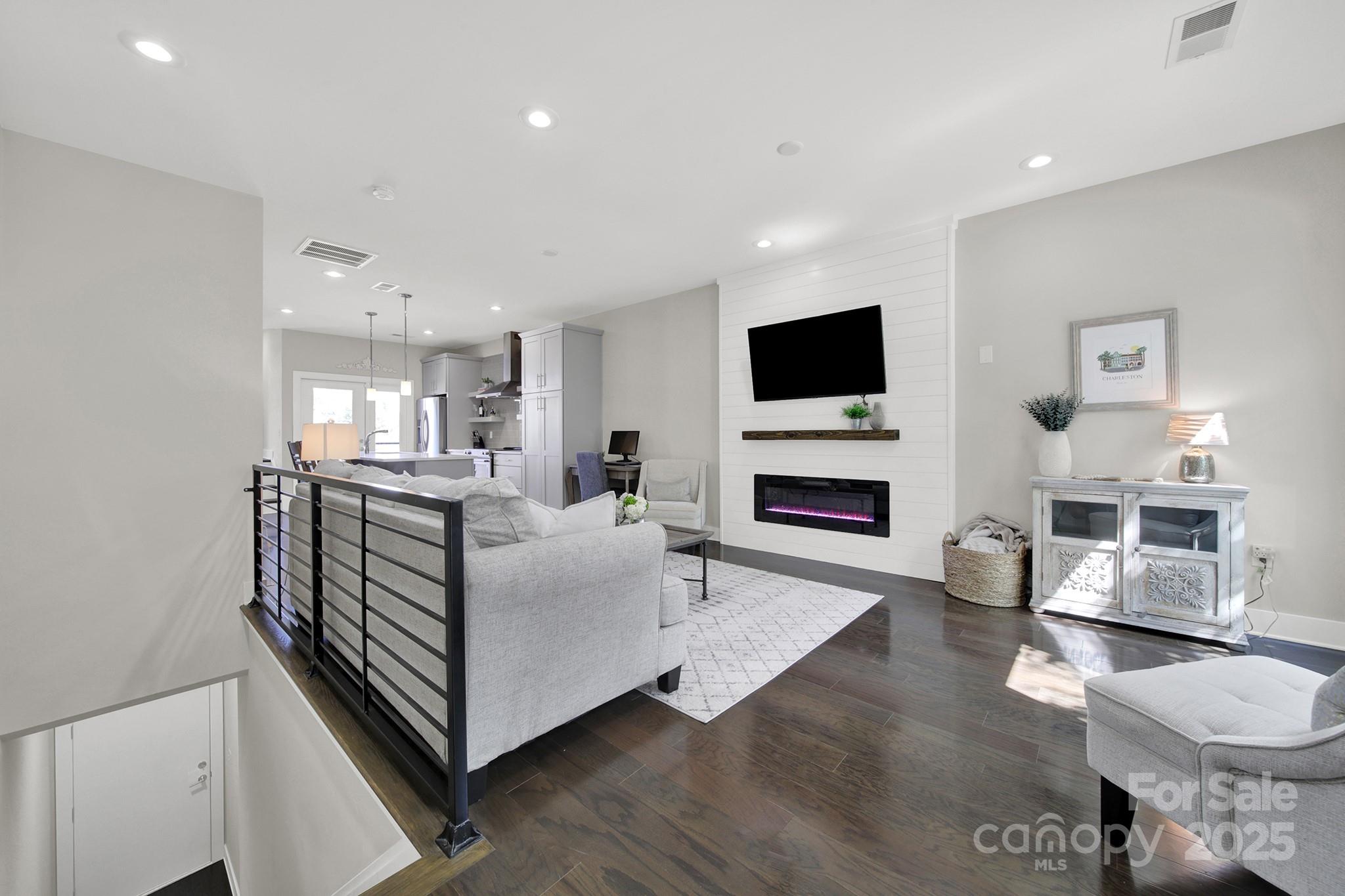 2844 Youngblood Street