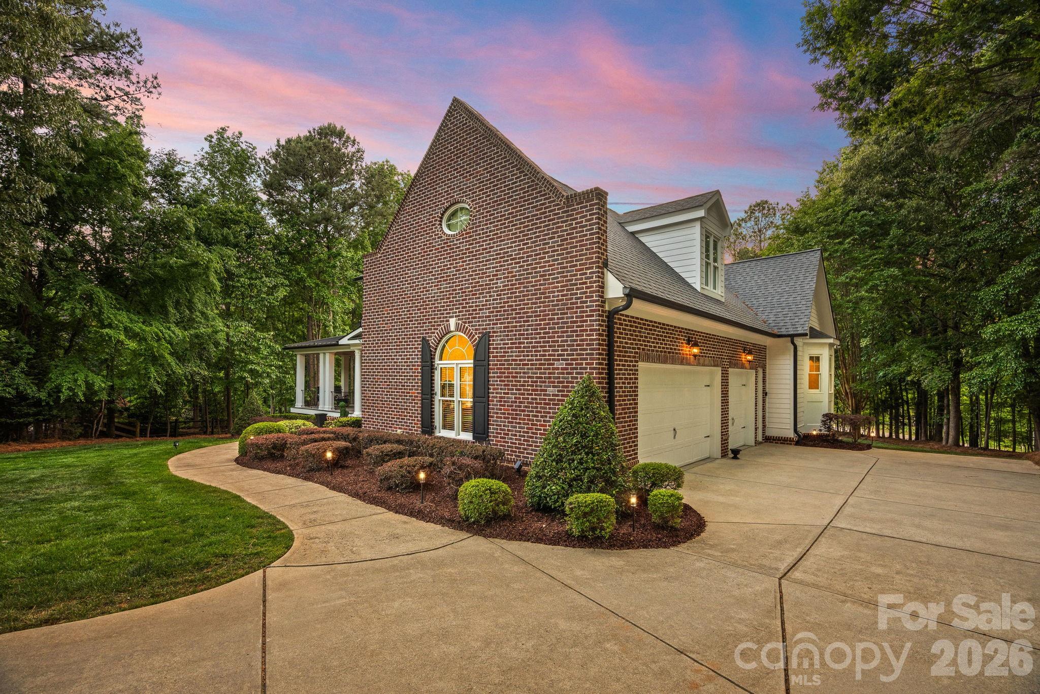 121 Willow Bend Court