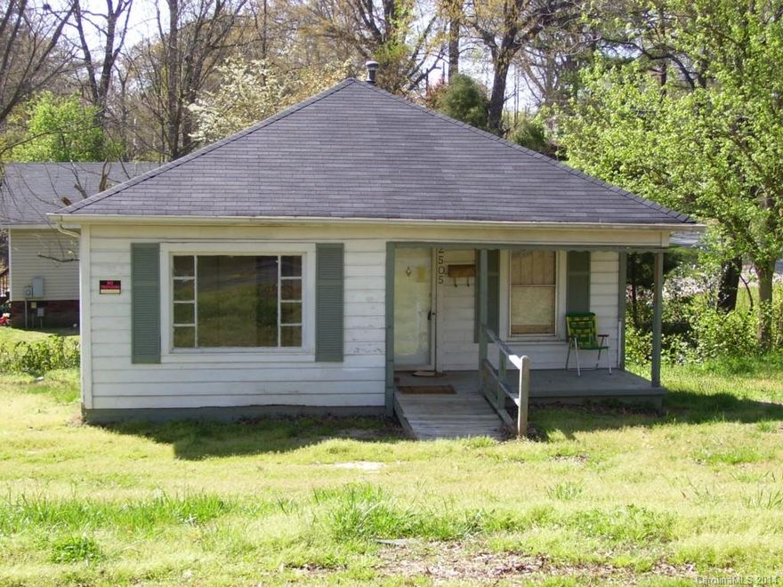 GREAT INVESTMENT PROPERTY.  PREVIOUSLY RENTED FOR $360 PER MONTH.