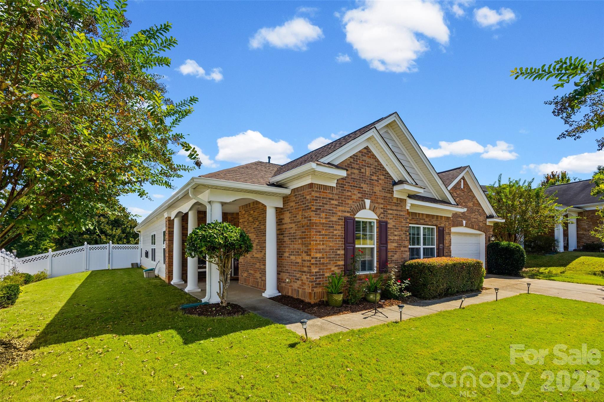 370 Mount Side Way