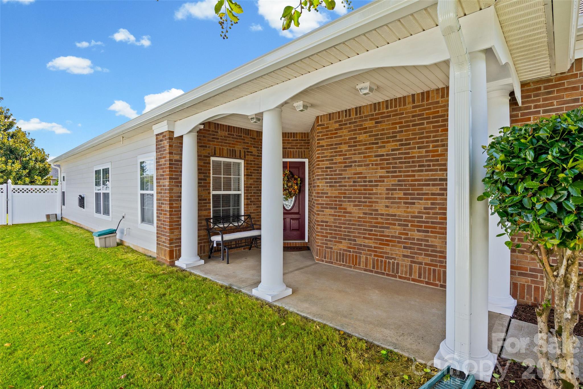 370 Mount Side Way