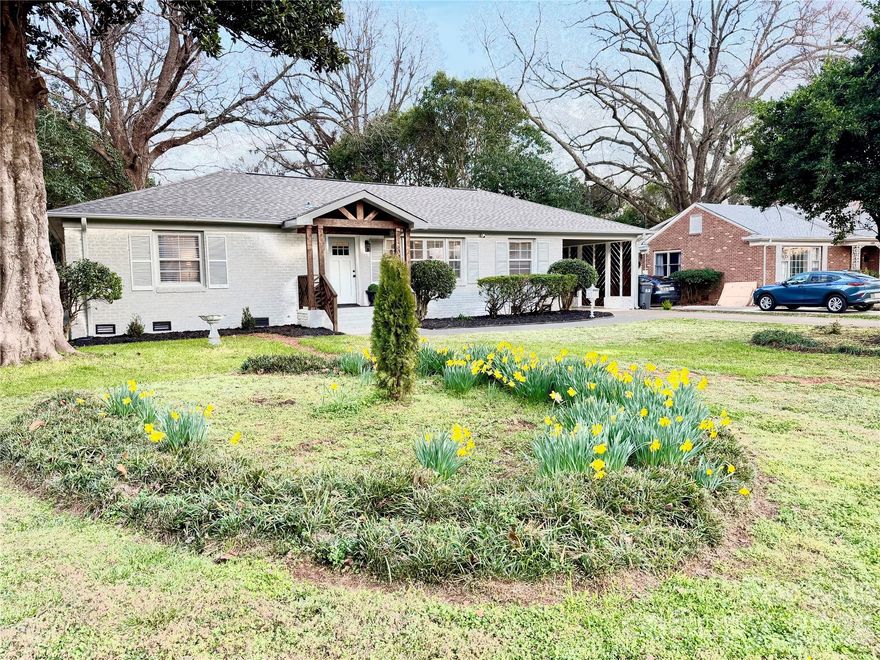 Beautiful modern ranch in sought after MADISON PARK! with immediate proximity to South Park, I-77 and between Uptown and South Charlotte. There is a direct access entrance to the greenway through a mountain bike trail in the street behind through Farmbrook dr! Roof, mostwindows, HVAC are 2025, the kitchen cabinets and the bathrooms are also new. Hurry this won't last long!