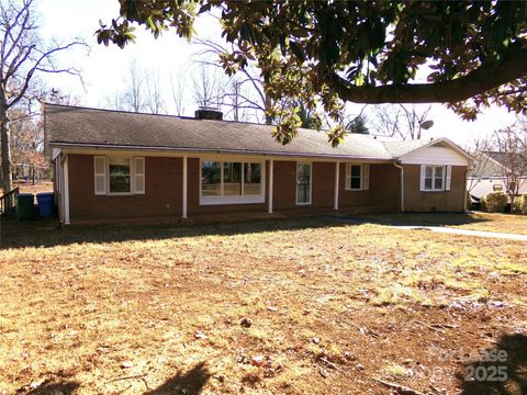 Photo of 507 Valleyview Drive, Albemarle, NC 28001 (MLS # 4331172)