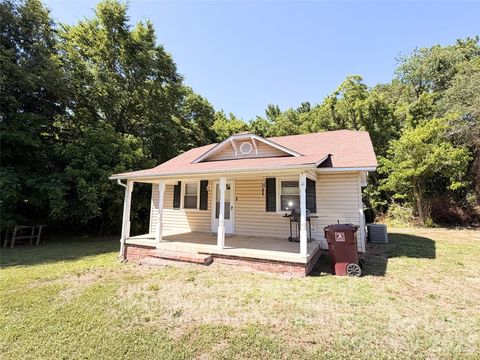 Photo of 2004 W C Street, Kannapolis, NC 28081 (MLS # 4382045)
