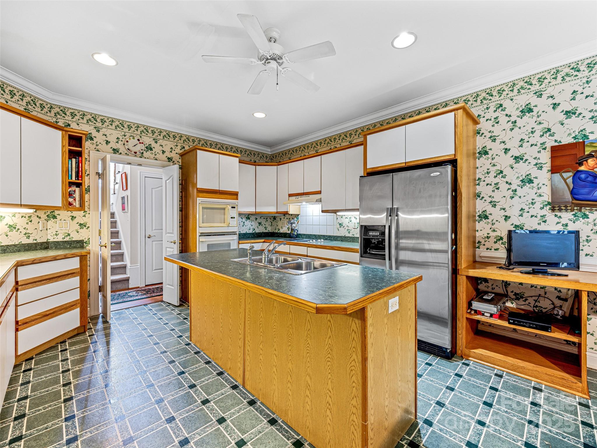40 Tiverton Lane