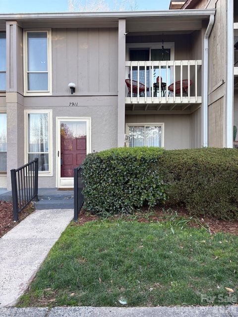 Photo of 7911 Charter Oak Lane, Charlotte, NC 28226 (MLS # 4347410)
