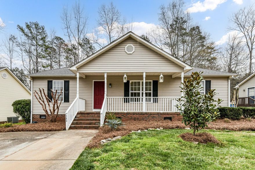 Don't miss out on this opportunity for a home in Fort Mill and the Fort Mill Schools at an affordable price point!  This is a great split ranch plan with 3 bedrooms and 2 full baths. Vaulted ceilings in the living room with fireplace, eat in kitchen and a new tankless water heater. Great location, close to Anne Springs Greenway, shopping and restaurants.