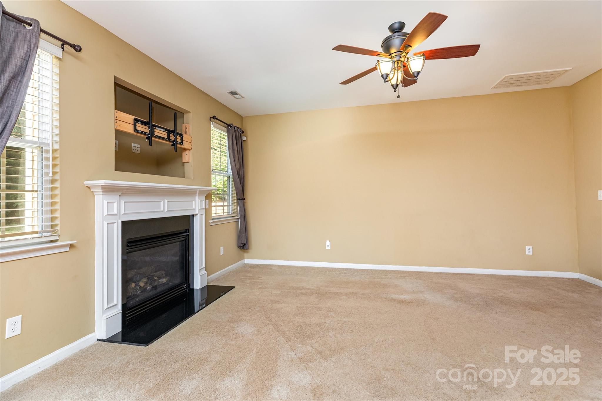 Fort Mill, South Carolina 29707, United States, 4 Bedrooms Bedrooms, ,3 BathroomsBathrooms,Residential,Active,222147