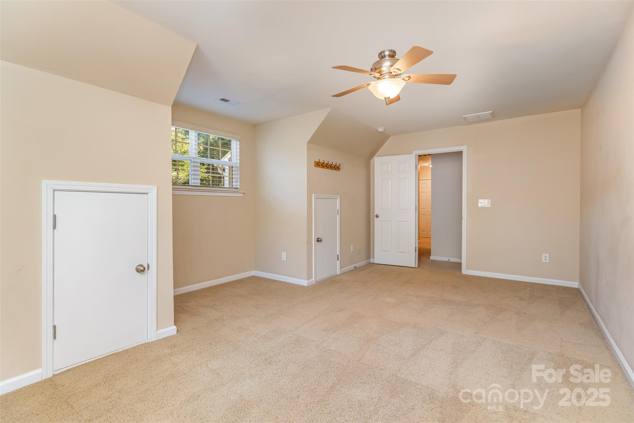 Fort Mill, South Carolina 29707, United States, 4 Bedrooms Bedrooms, ,3 BathroomsBathrooms,Residential,Active,222147