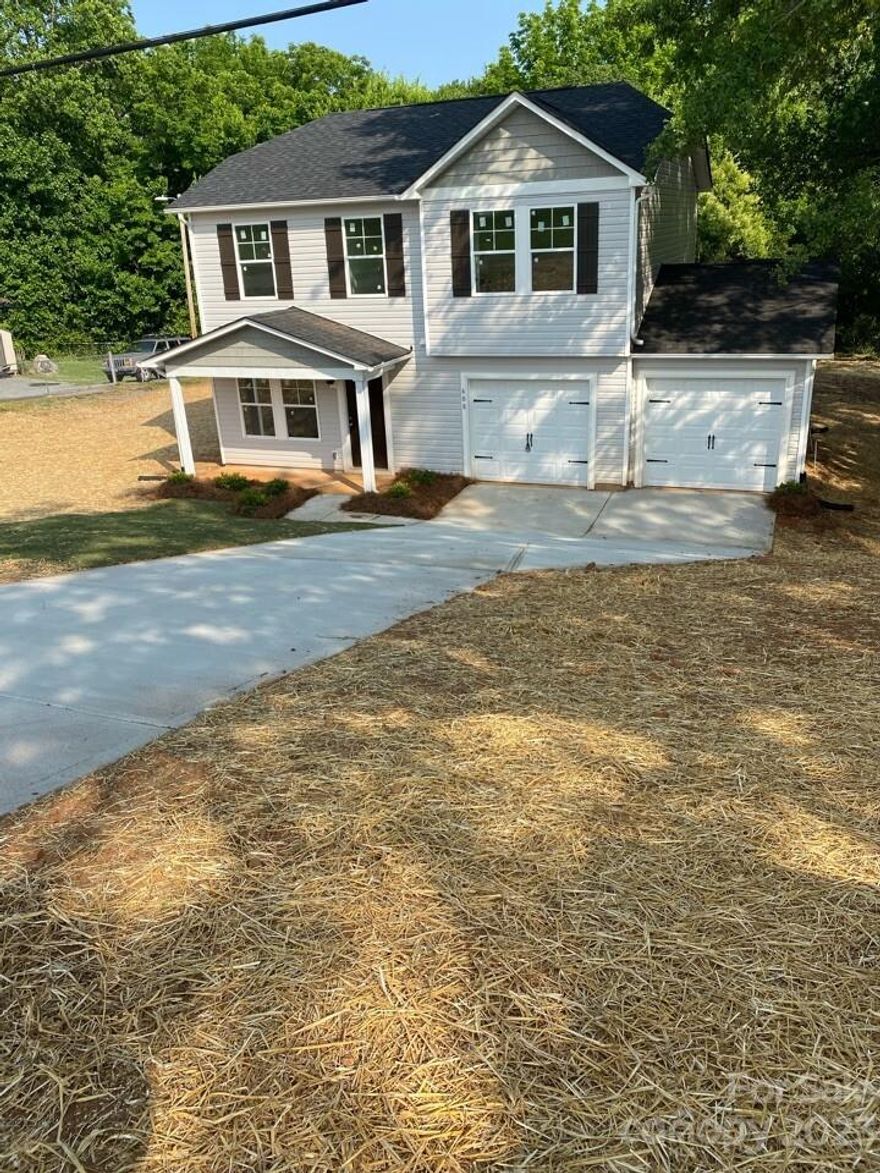 Beautiful 4 bedroom, 2.5 bath open floor plan located in the beautiful city of Kings Mountain, NC. New construction home comes with granite counter tops in the kitchen, a stainless-steel appliance package - including flat top range, OTR microwave, and dishwasher. Large primary bedroom and bathroom with double sinks, garden tub/shower combo and large walk-in closet. Close to shopping, restaurants, and the new Casino. This is a beautiful home and will not last long.