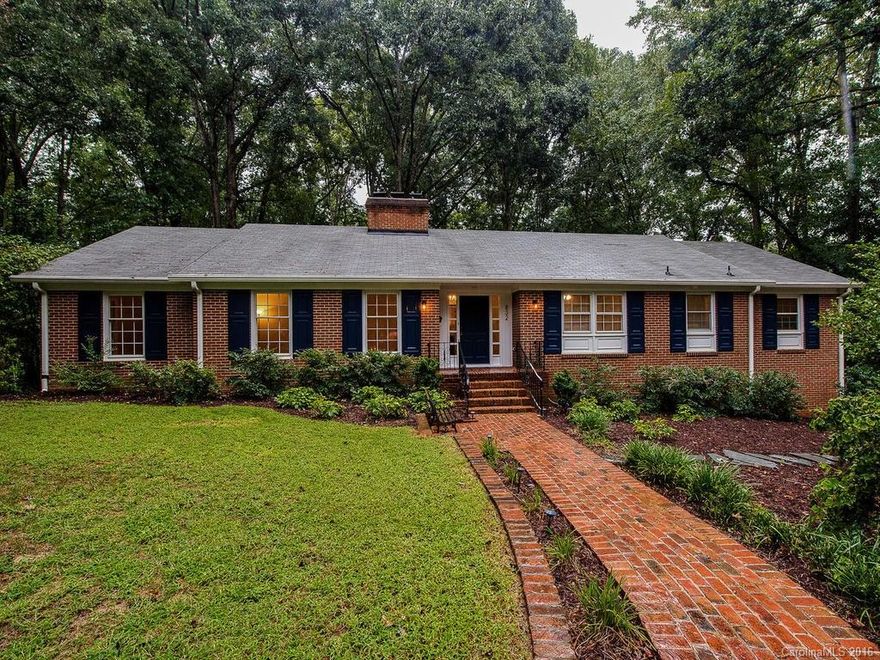 Great opportunity in Sherwood Forest with ample square footage and updates throughout!  This home is perfect for entertaining, situated on a cul-de-sac lot with fenced-in back yard, finished walk-out basement, attached 2 car garage, and tons of storage space.  Move-in ready with updated master bath and kitchen, complete with granite countertops and stainless steel appliances.