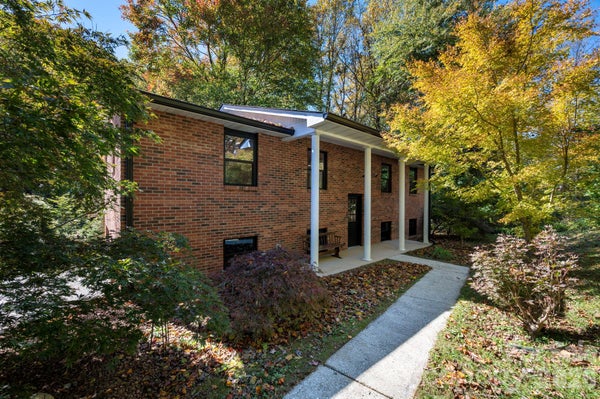 530 BURGE MOUNTAIN RD, HENDERSONVILLE, NC 28792 - Image 1d8d9b95bc323f420d20ee3fc5b120ec/1446387632