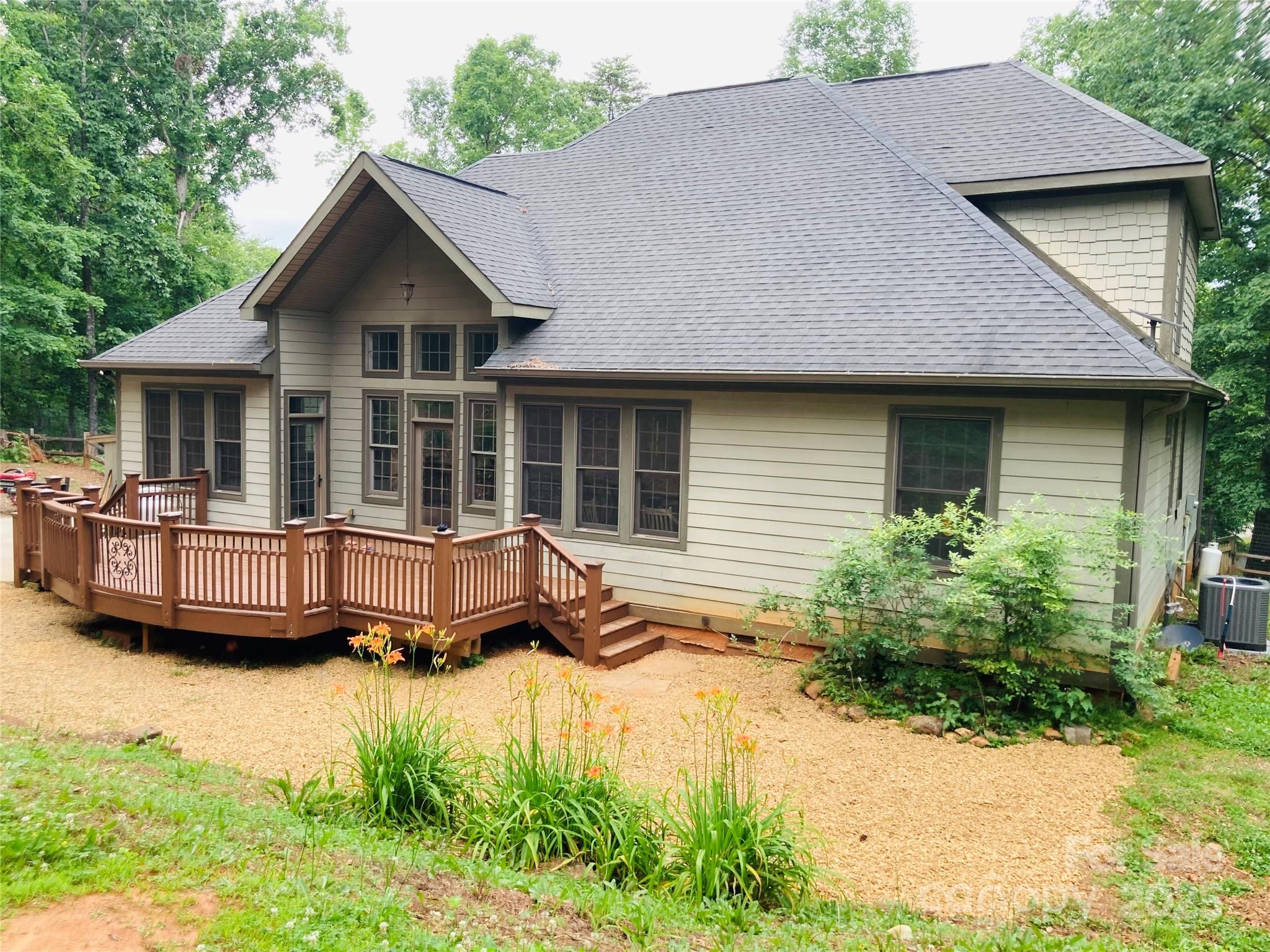 351 E Rambling Creek