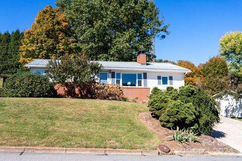 A home in Waynesville