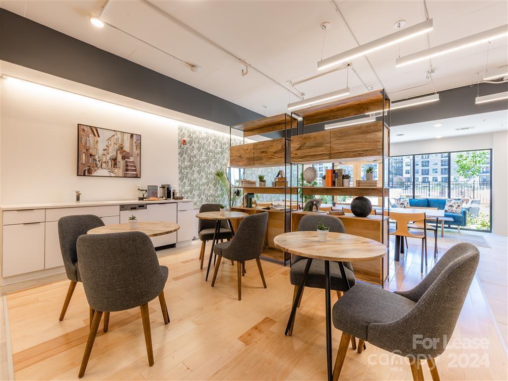 Charlotte, North Carolina 28206, United States, 2 Bedrooms Bedrooms, ,2 BathroomsBathrooms,Residential,Active,54784