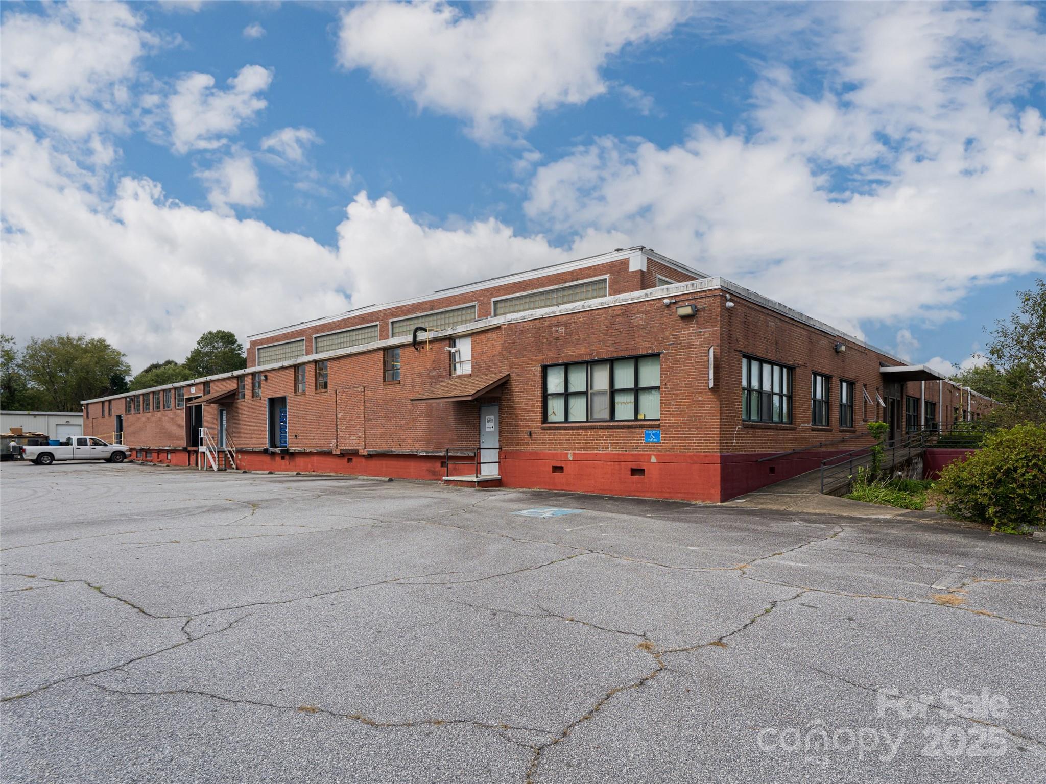 701 Oriole Drive