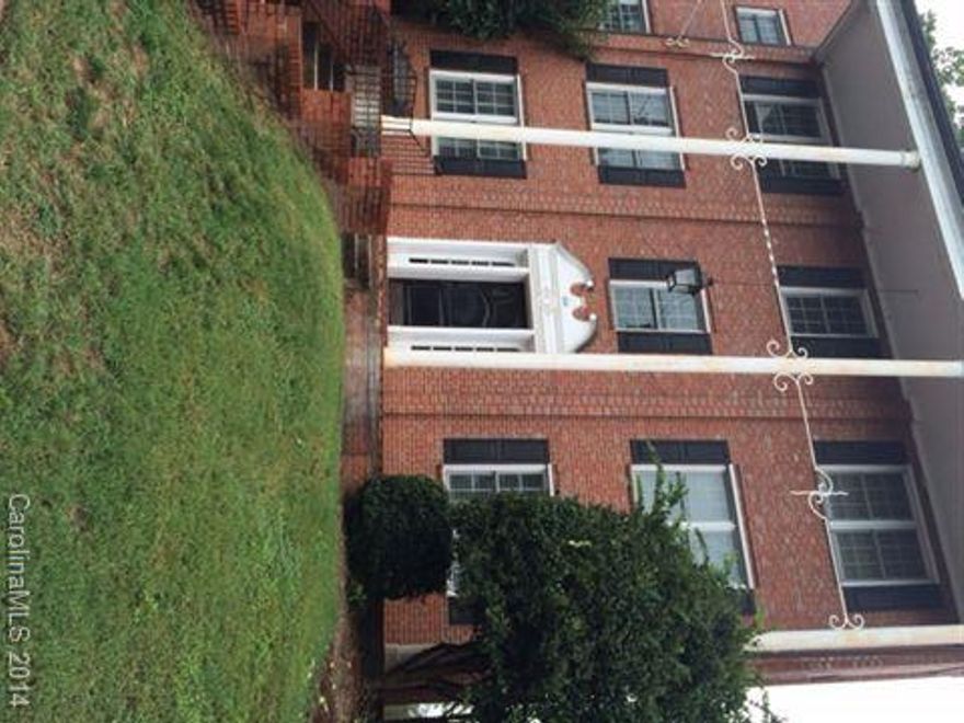 Lovely condo in a fantastic location! Just a few minutes to Dilworth restaurants and shops, Uptown, Midtown, the hospital, the Greenway, Farmer's Market and more! Charming arched doorways, 9 foot ceilings, updated kitchen w/granite, tile backsplash, SS appls, hardwoods throughout, built-ins in liv, community patio & grilling area! Community washer/dryers in shared basement. Storage locker in basement.