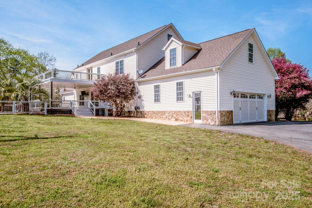 4907 White Oak Lane