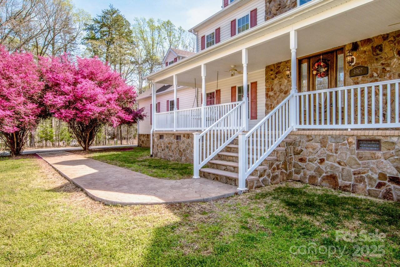 4907 White Oak Lane