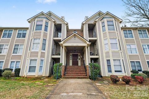 Photo of 6234 Rosecroft Drive, Charlotte, NC 28215 (MLS # 4350385)