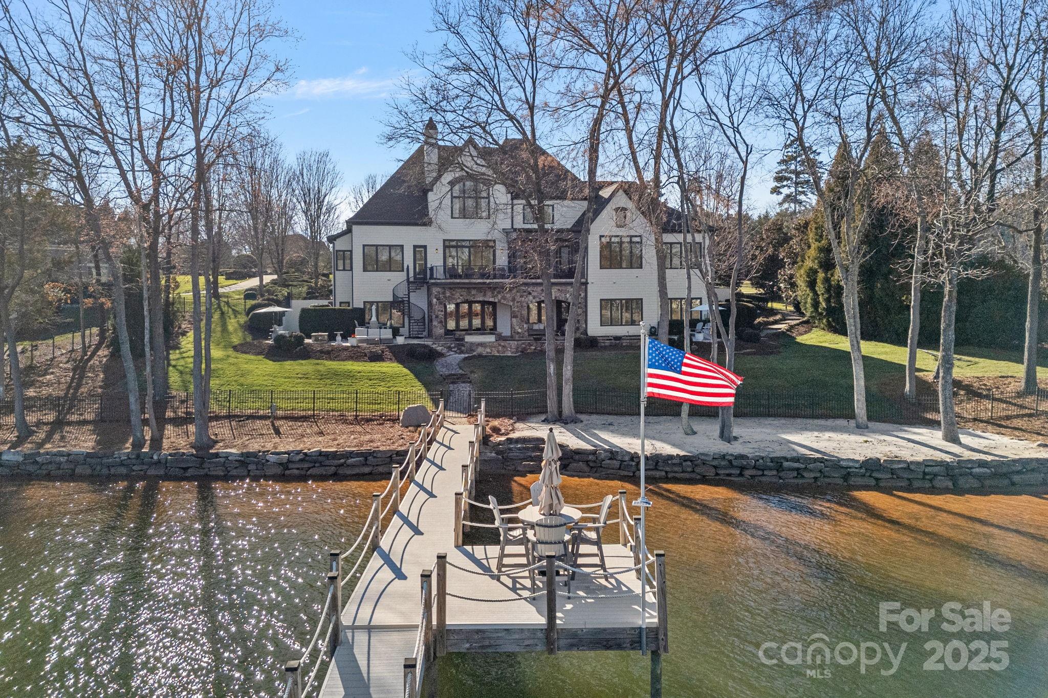 122 N Longfellow Lane