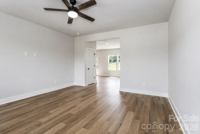 107 Cain Road, photo 5 of 25