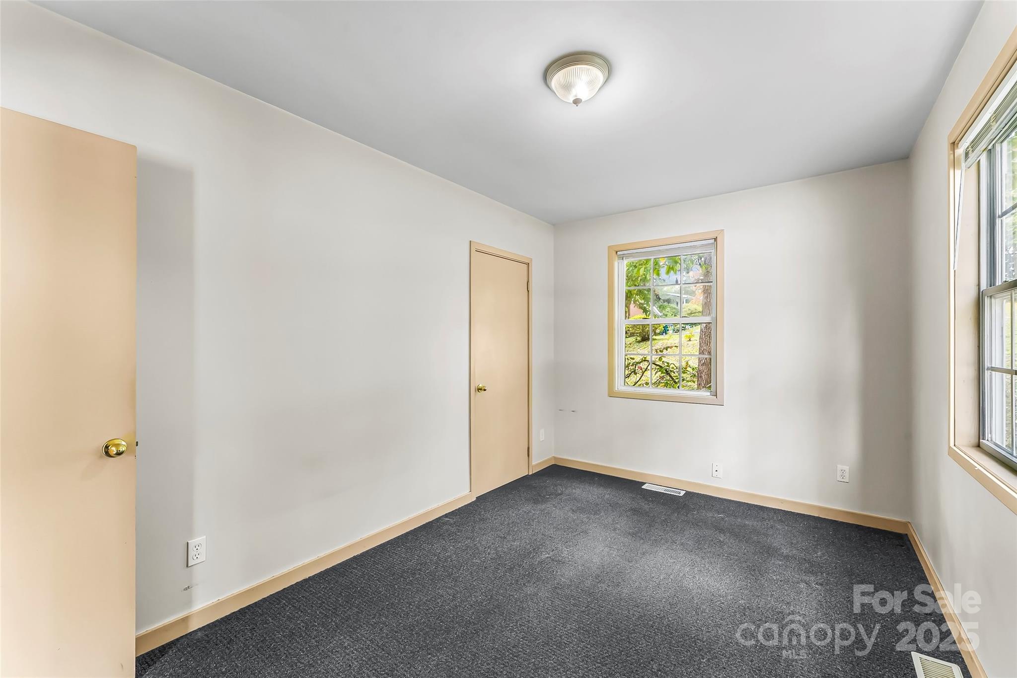Royal Pines - Residential