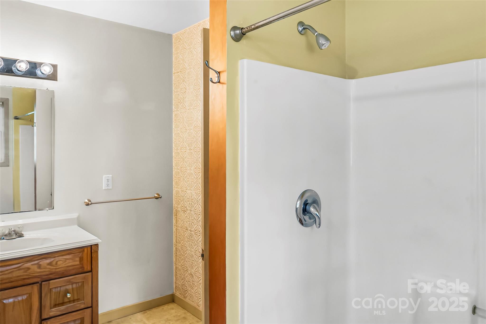 Royal Pines - Residential