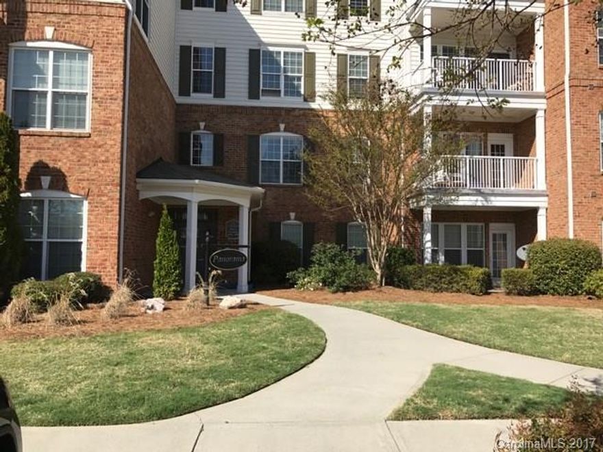 Lovely 3 bedroom condo in the middle of Ballantyne