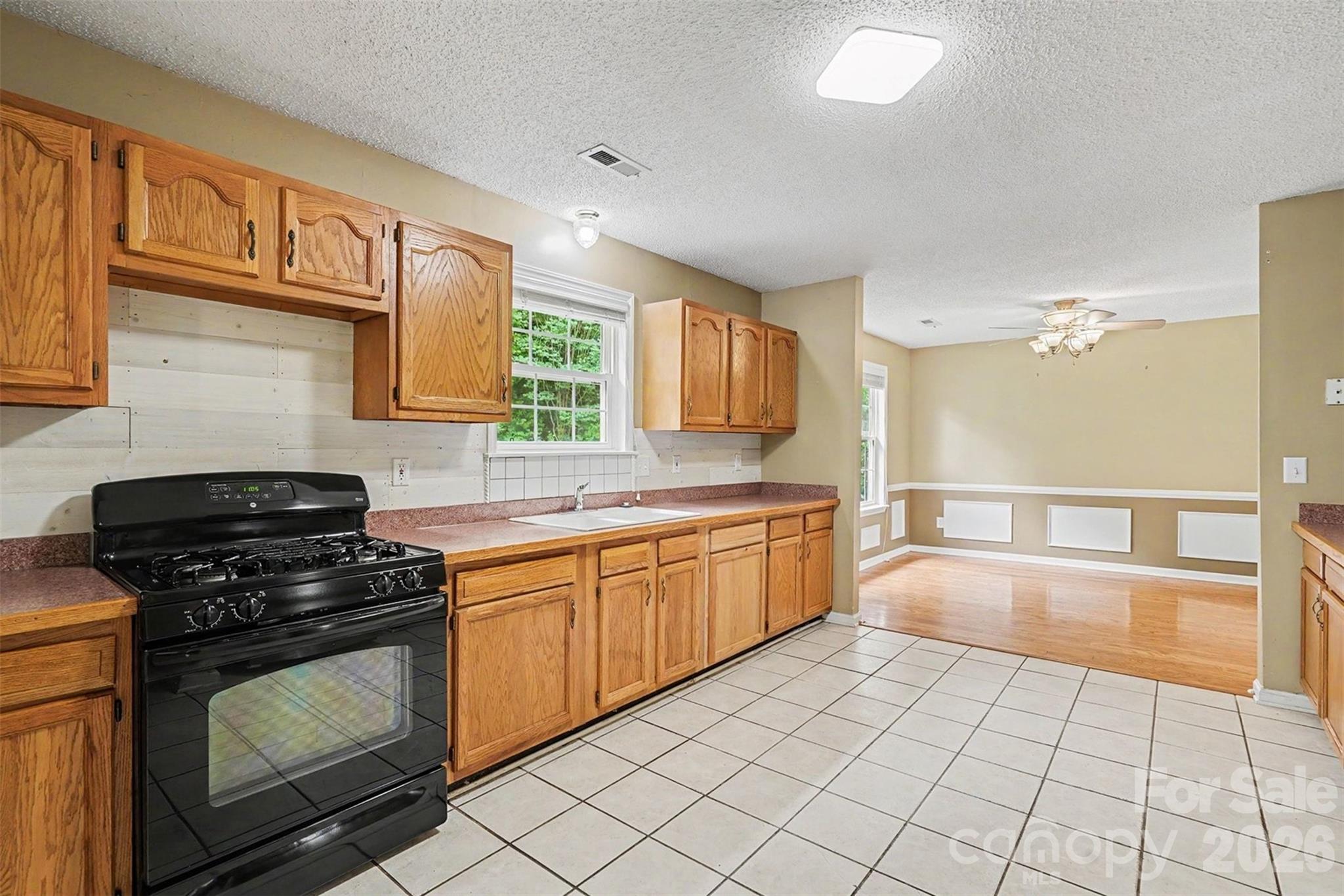 1805 Lillian Lane